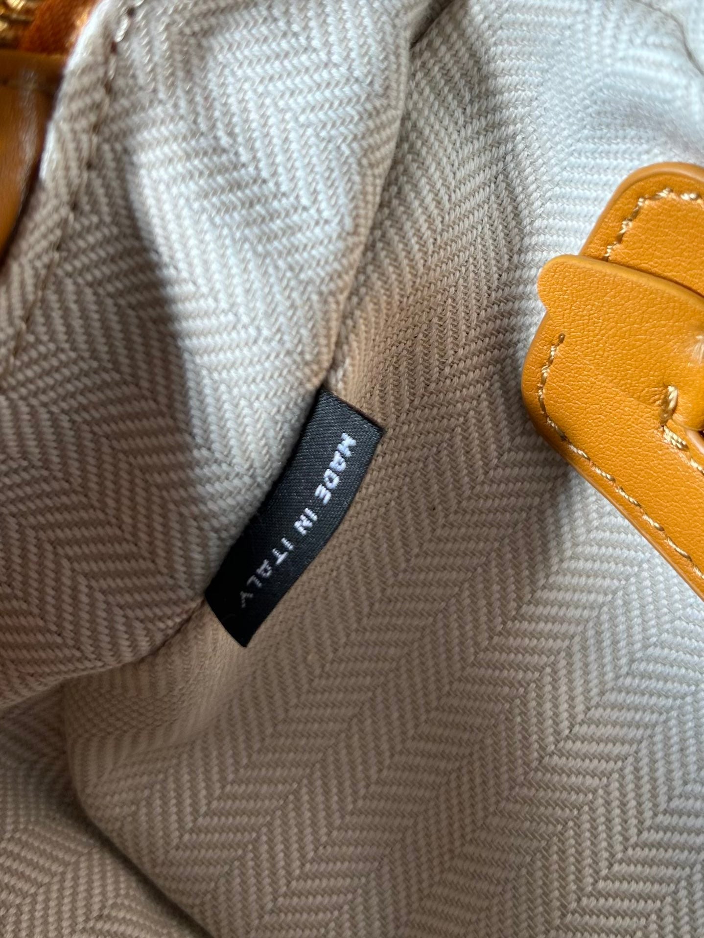 1WA80BDE Stylish leather bag