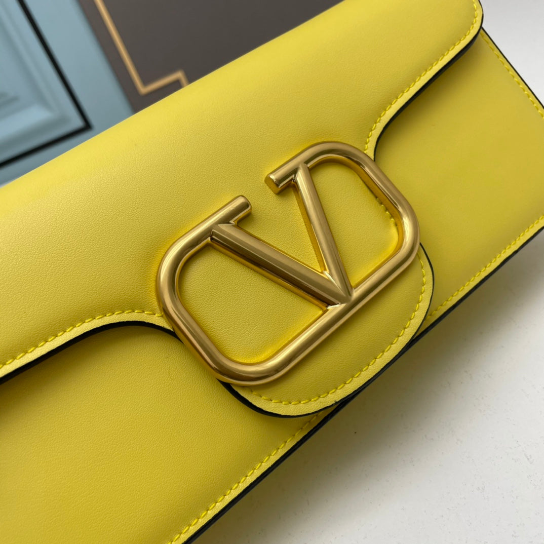 155NVL2BDE Stylish leather bag