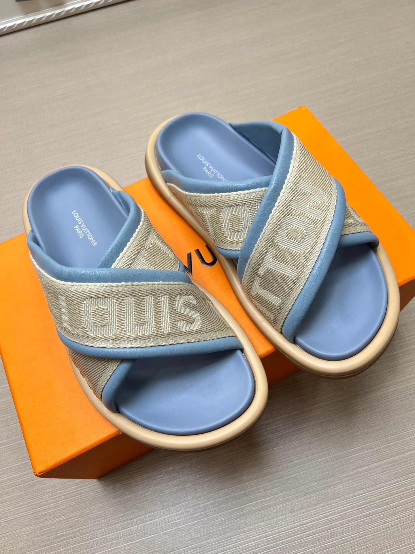 535ZE270ZDE Stylish Slippers