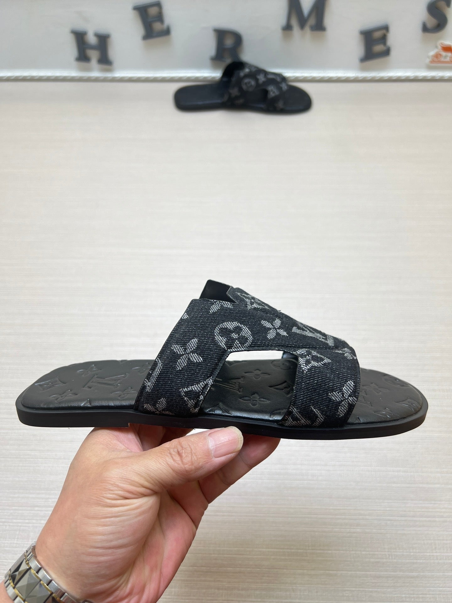 54E28ZDE Stylish slippers