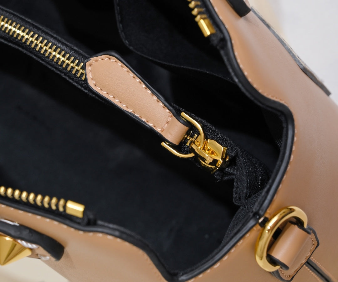 1WF110BDE Stylish leather bag