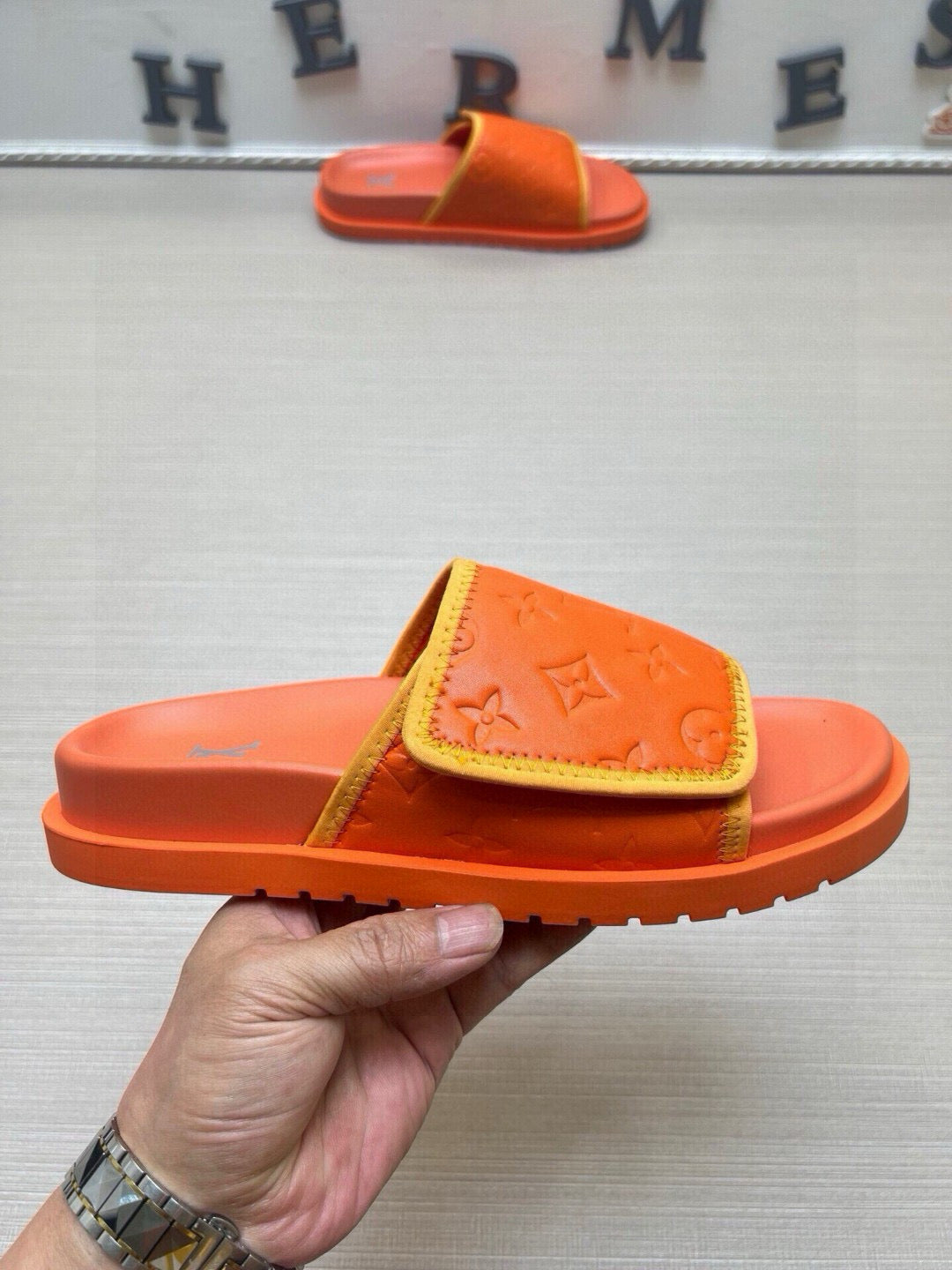5QE5ZDE Stylish Slippers