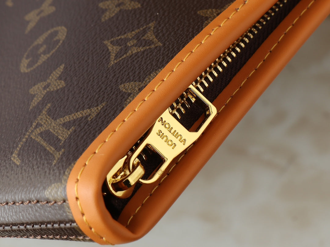 2WE31BDE Stylish leather bag