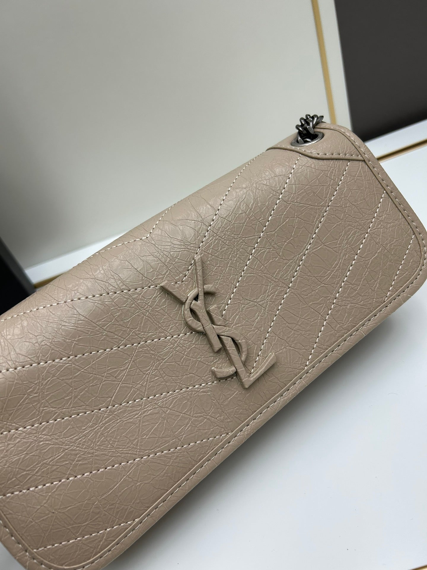 1XB460BDE Stylish leather bag