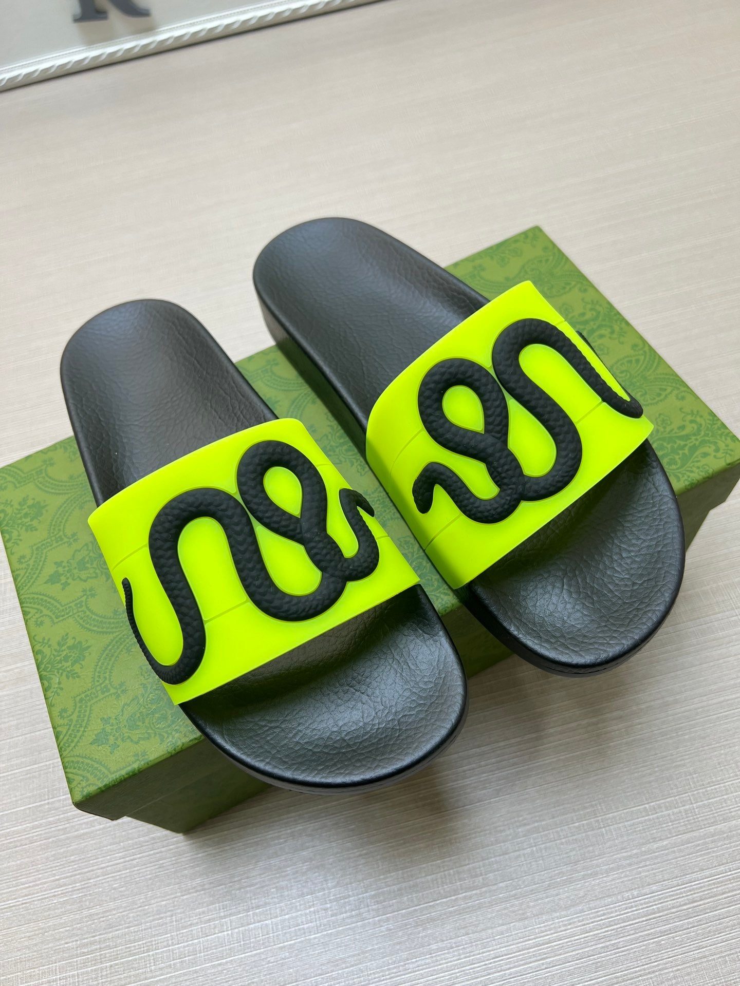 5LB217ZDE Stylish Slippers