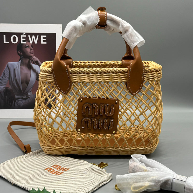 175RA2BDE Stylish woven handbag