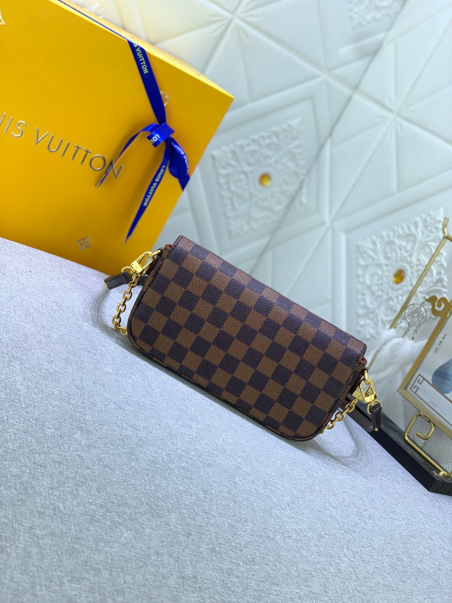 1XE64BDE Stylish leather bag 