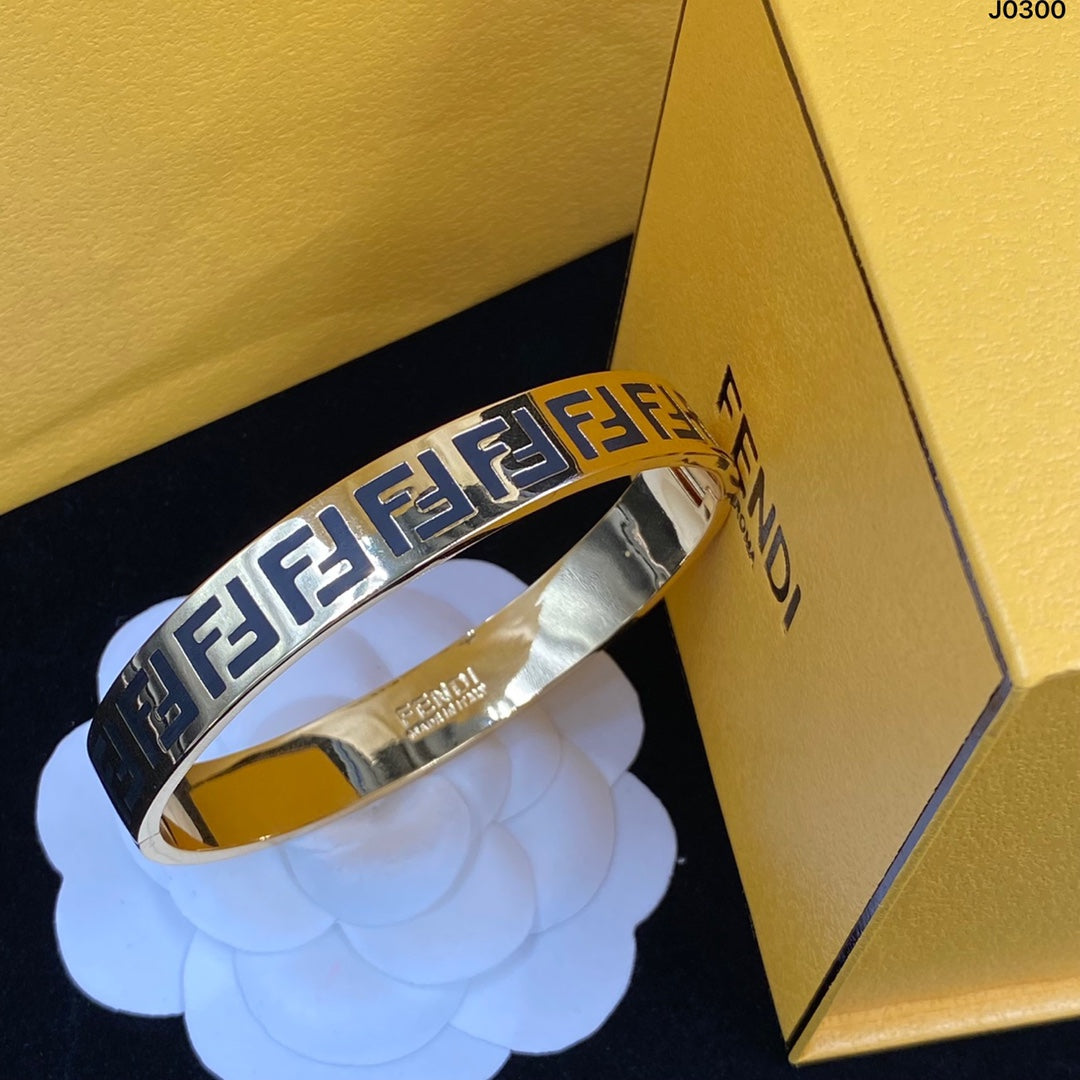 1YF83KDE Stylish Bracelets
