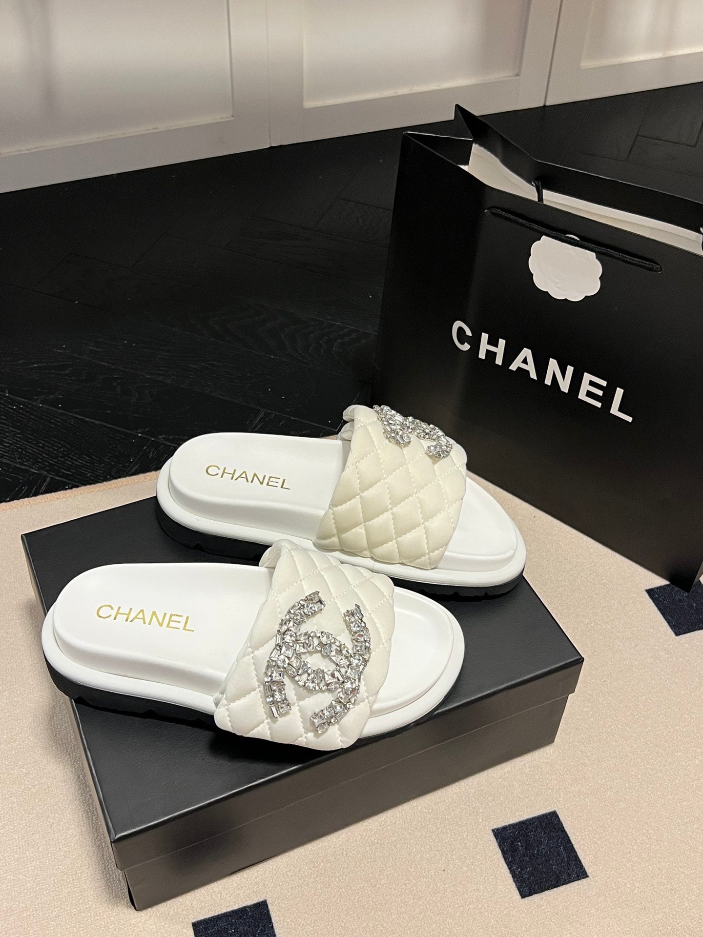 14C93ZDE Stylish Slippers