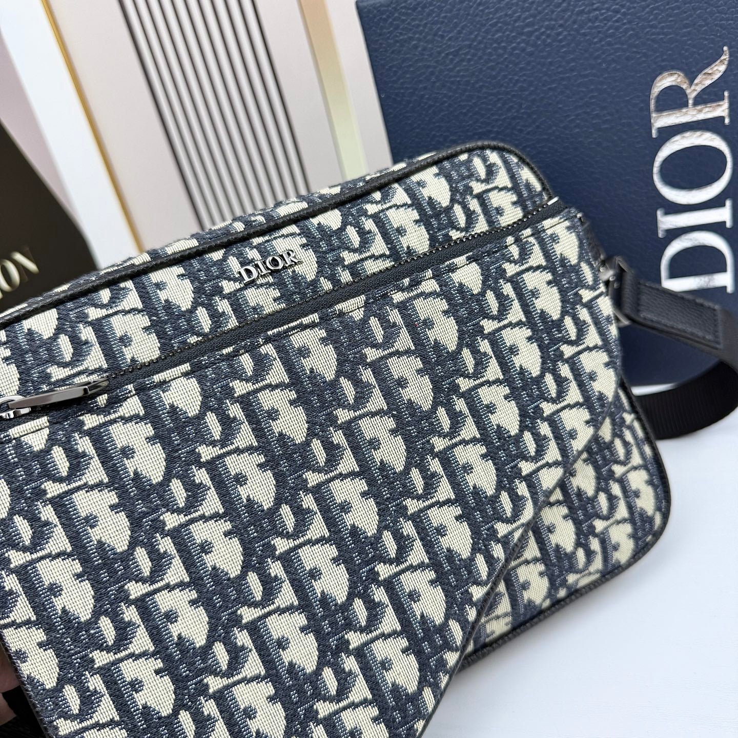 15RD66BDE Stylish bag