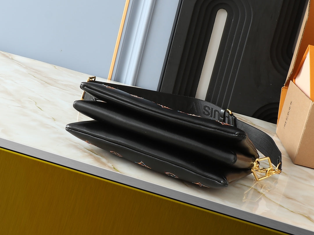 155NE16BDE Stylish leather bag