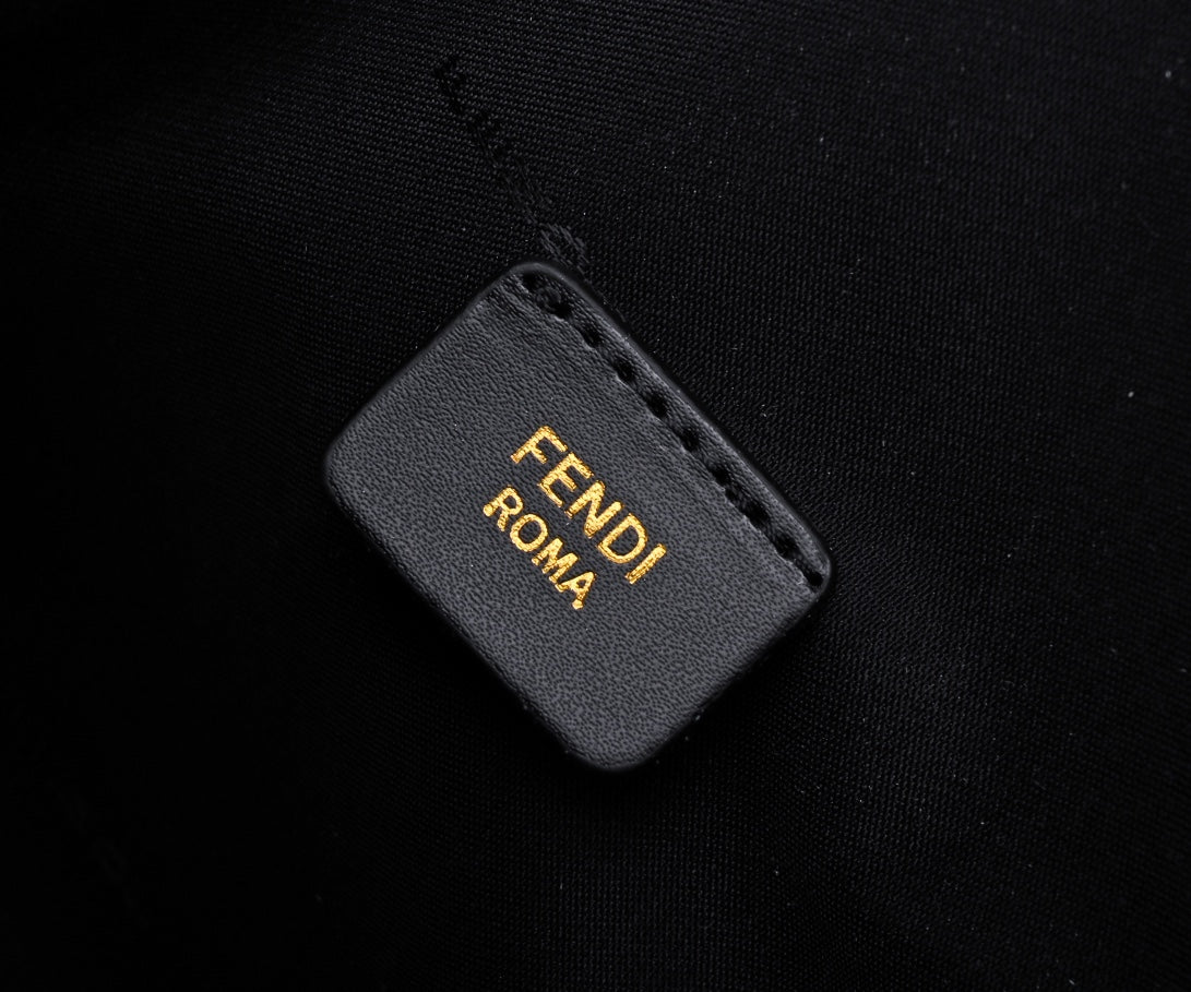 1WF110BDE Stylish leather bag