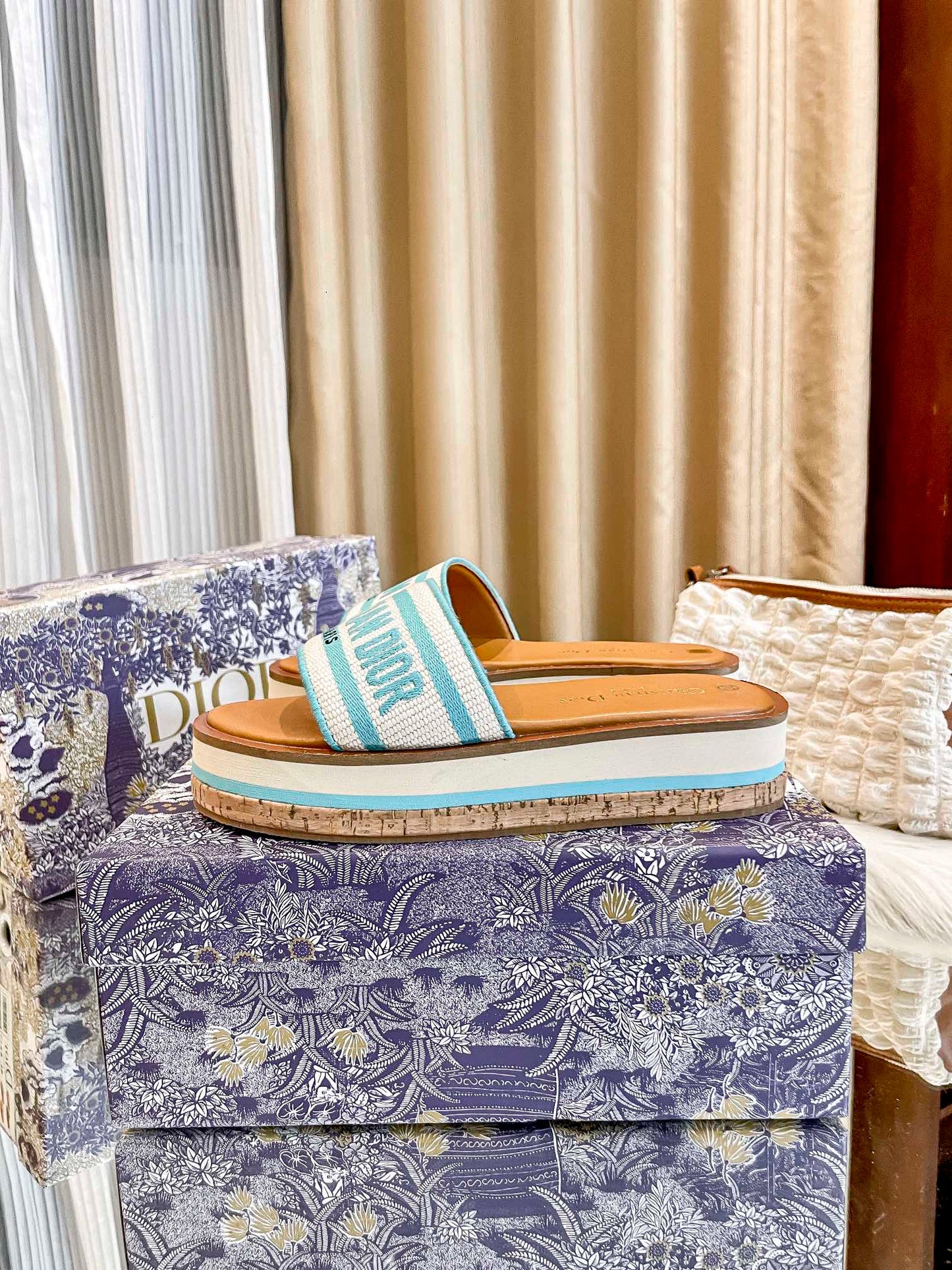 1LD22ZDE Stylish slippers