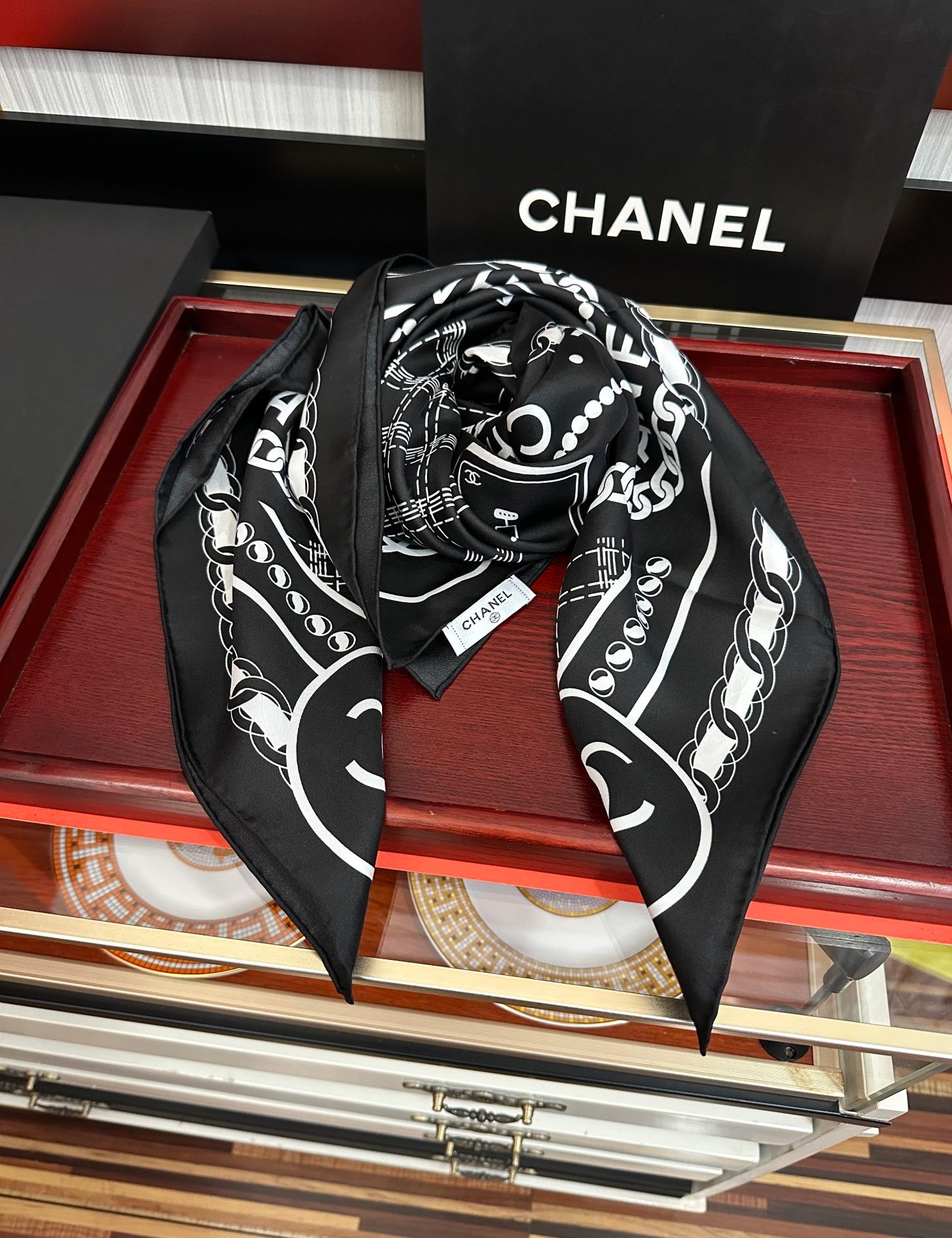 155NC60WDE Stylish Silk Scarve