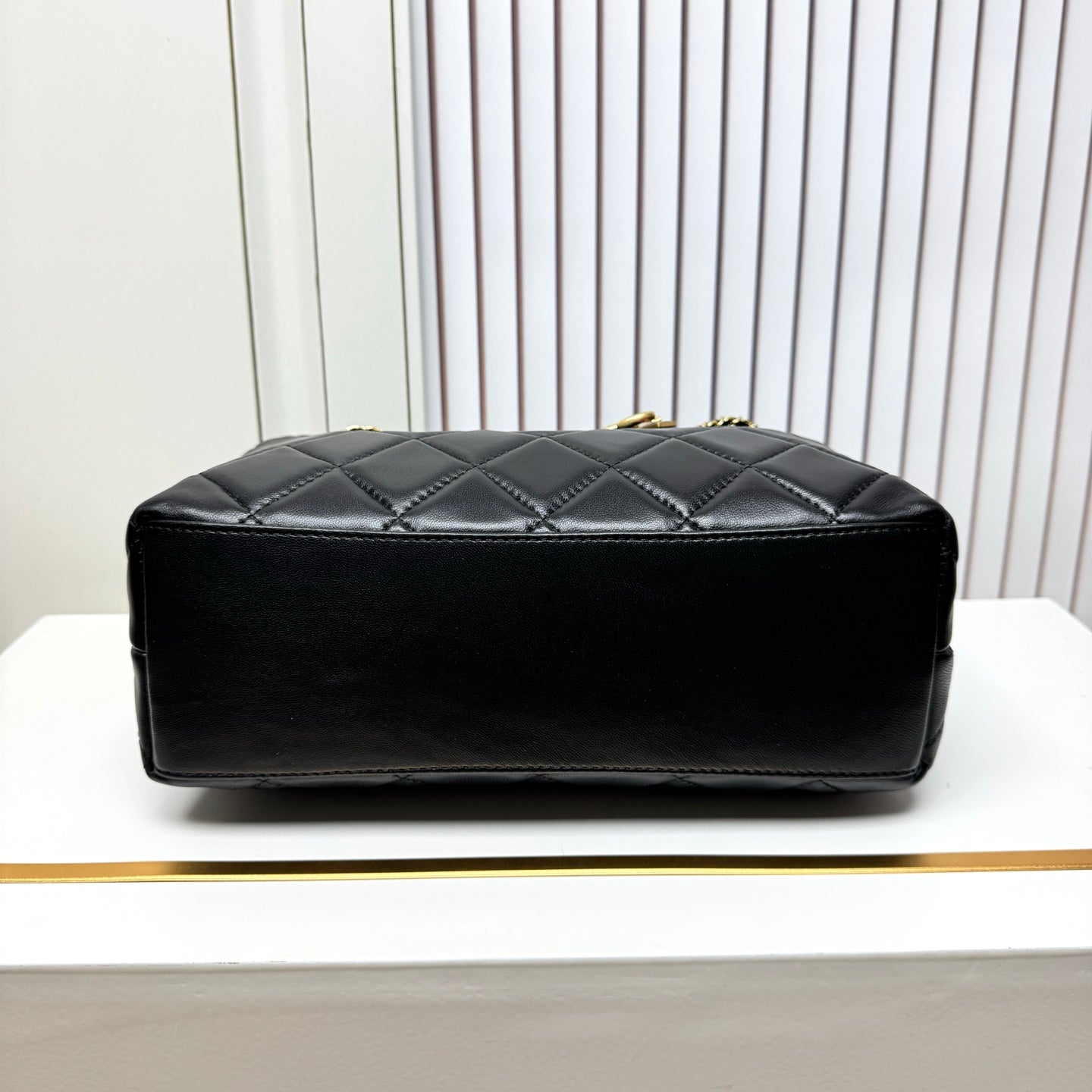 15RC58BDE Stylish leather bag