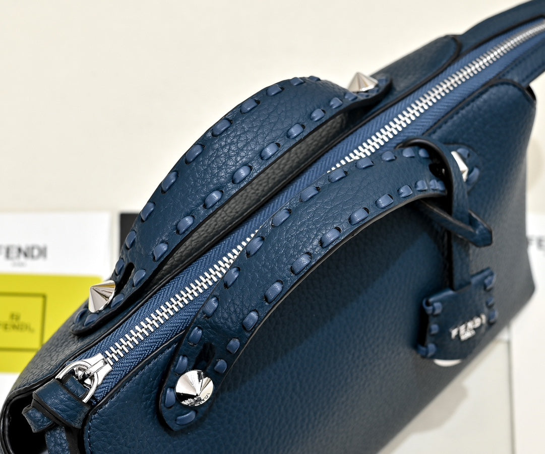 1WF109BDE Stylish leather bag