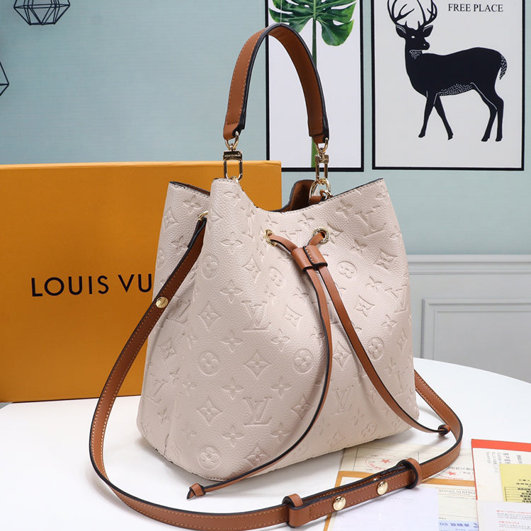 1E81BDE Stylish leather bag 