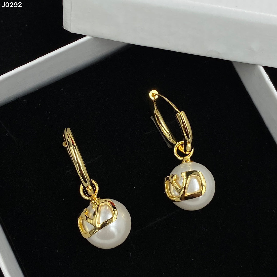 1YVL128EDE Stylish Earrings