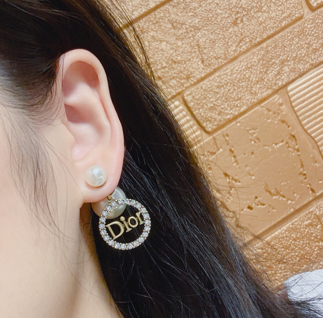 1YD419EDE Stylish Earrings