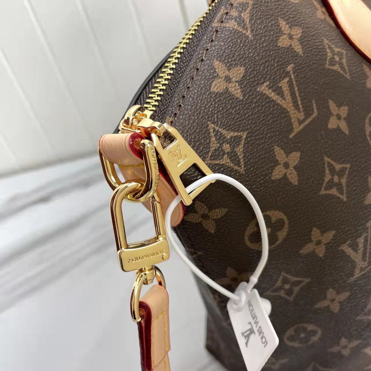 2EE1BDE Stylish leather bag 