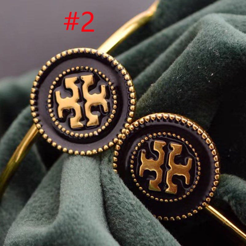 14A470EDE Stylish Earrings