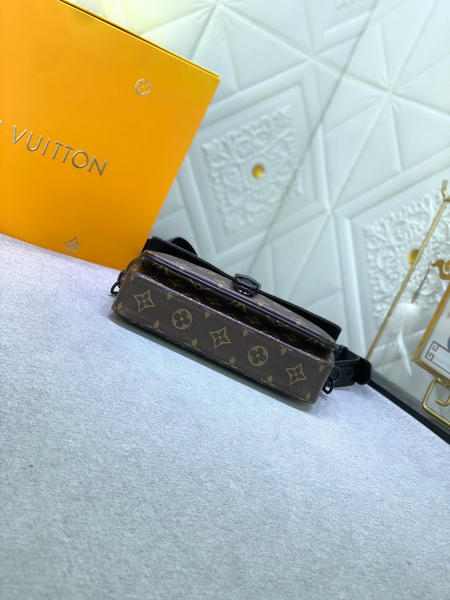 2XE465BDE Stylish leather bag