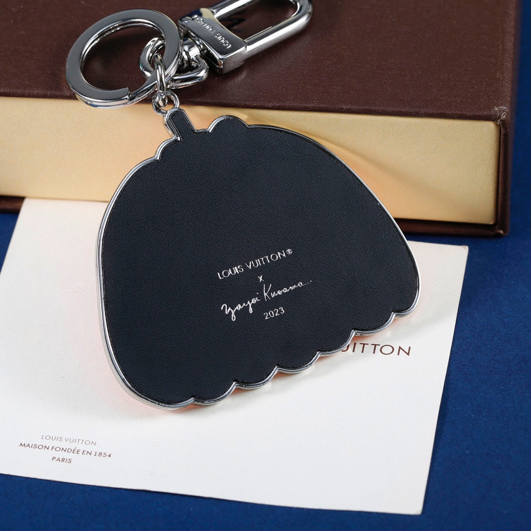 3RE10ADE Stylish key closure