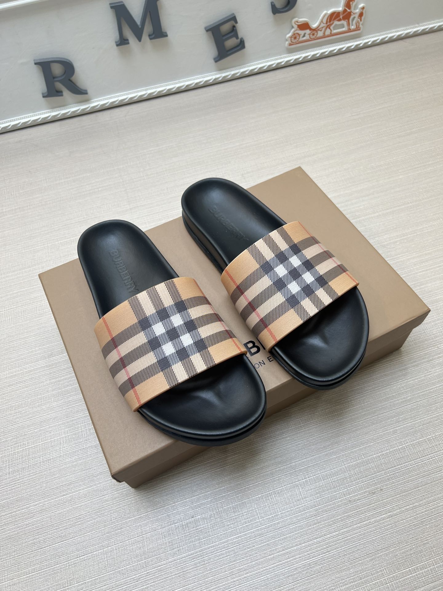 54R119ZDE Stylish slippers
