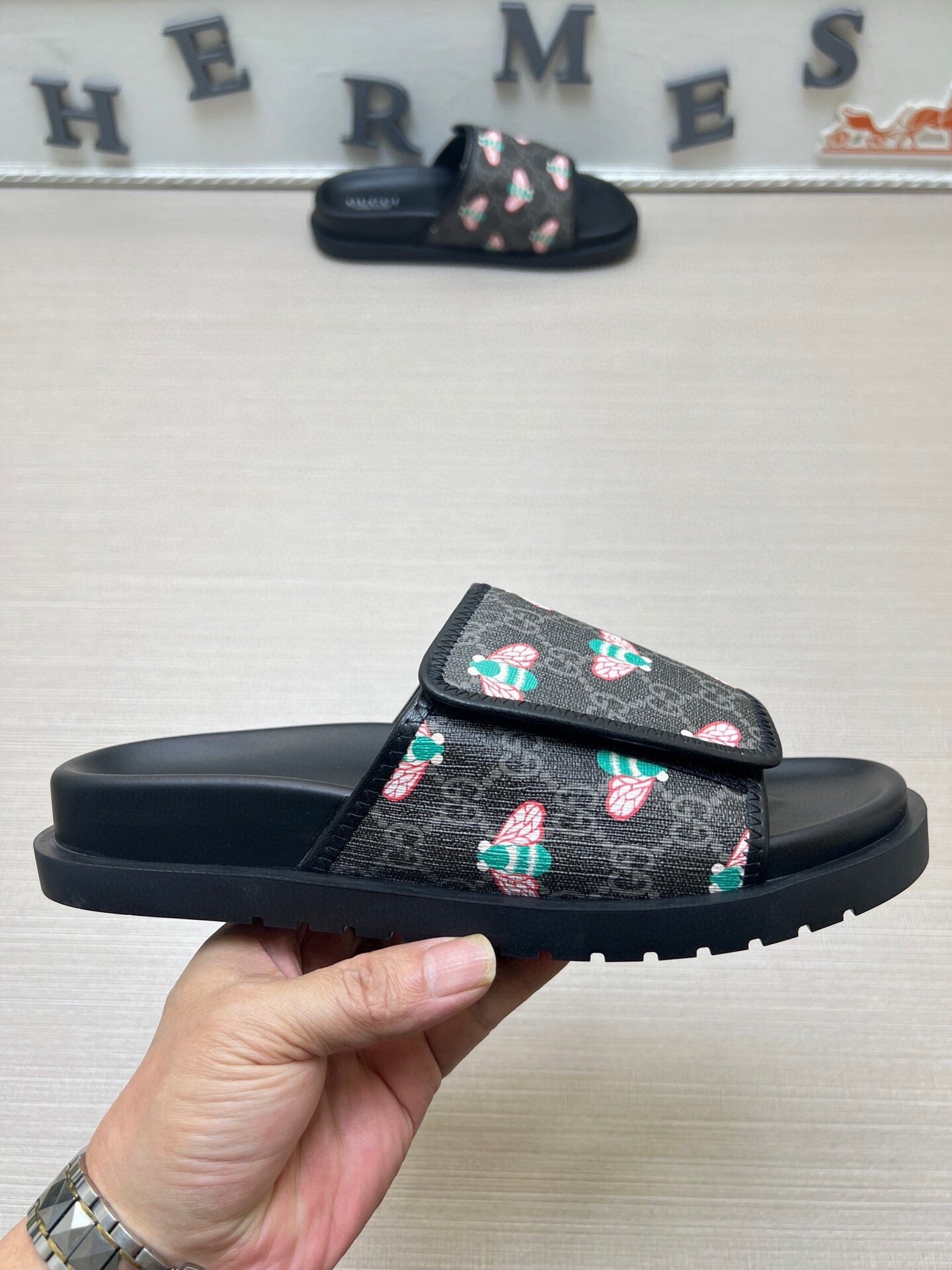 5WB240ZDE Stylish Slippers