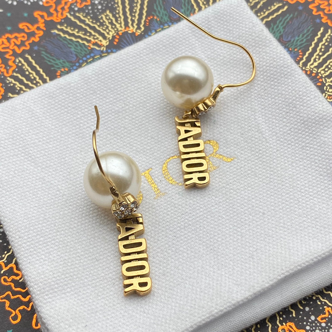 1YD186EDE Stylish Earrings