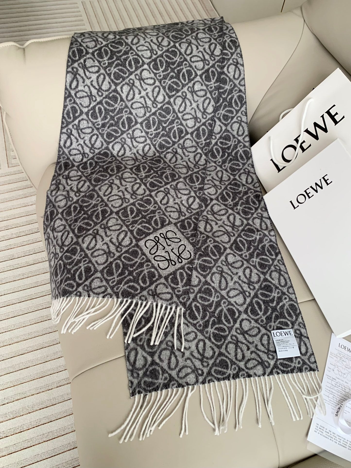 185RA64WDE Stylish Winter Scarves