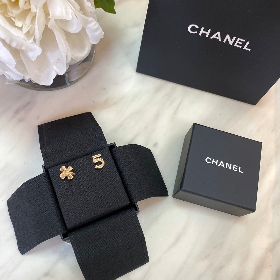 14C71EDE Stylish Earrings