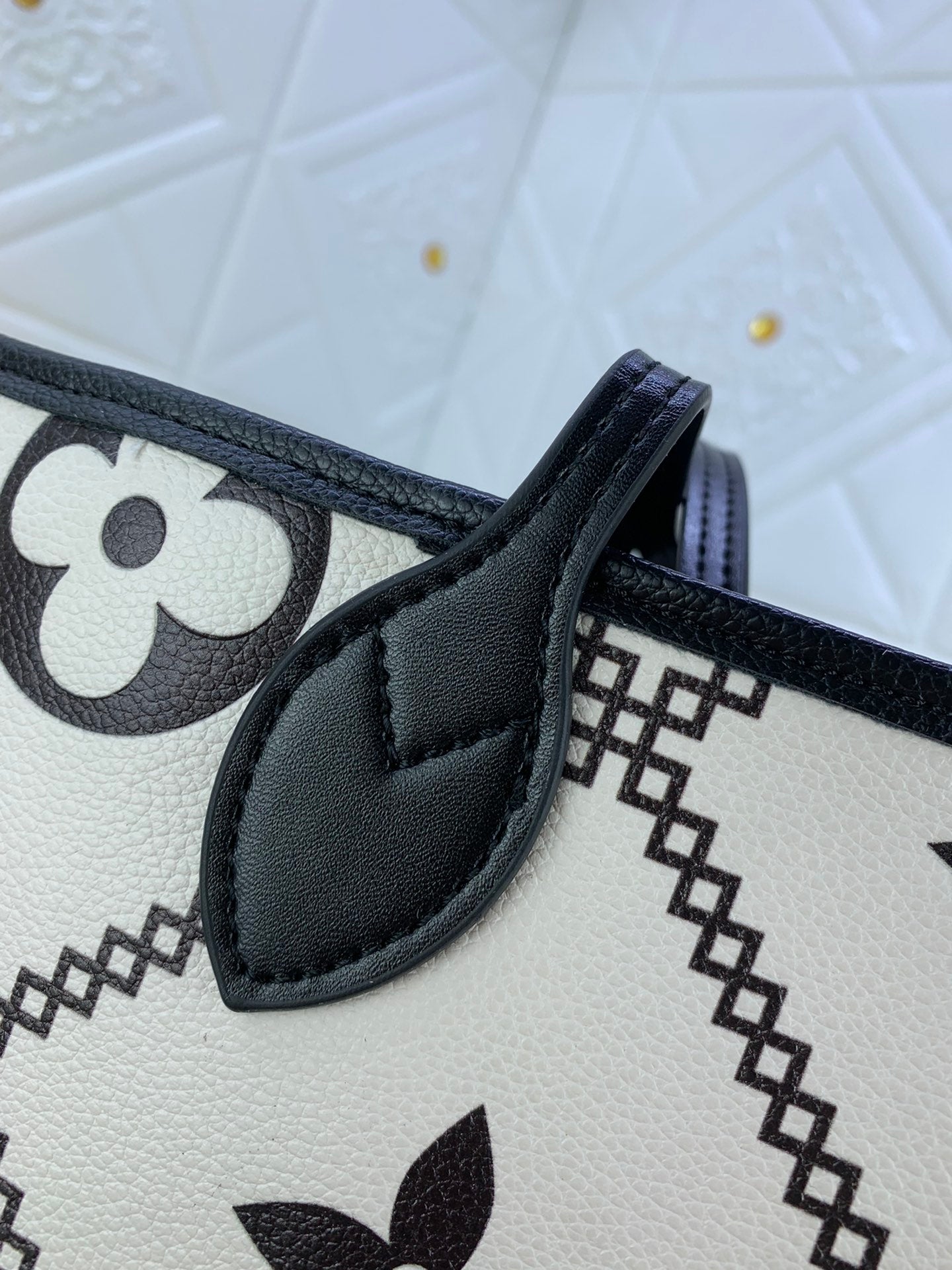 2XE88BDE Stylish leather bag 