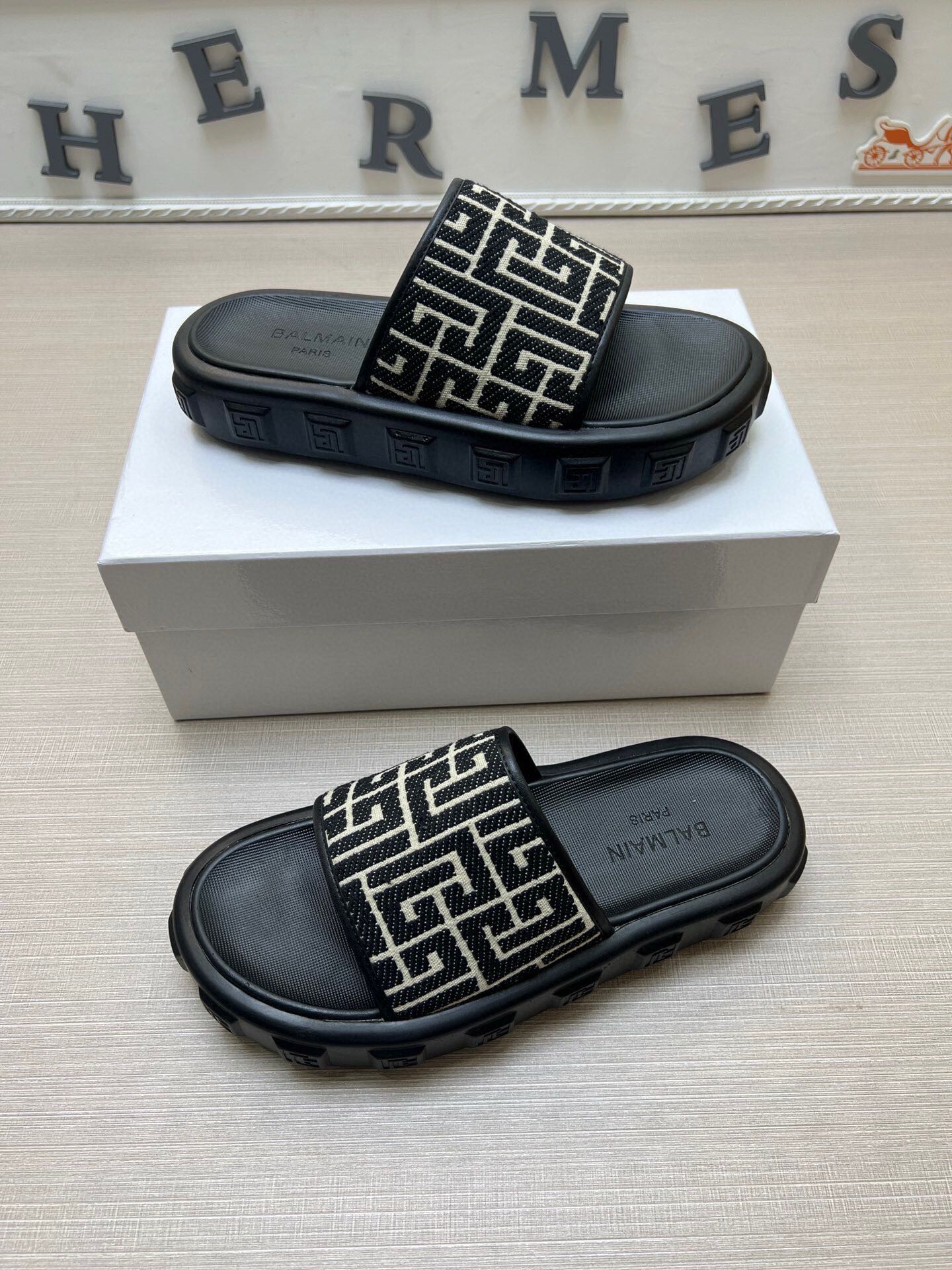 54A21ZDE Stylish slippers