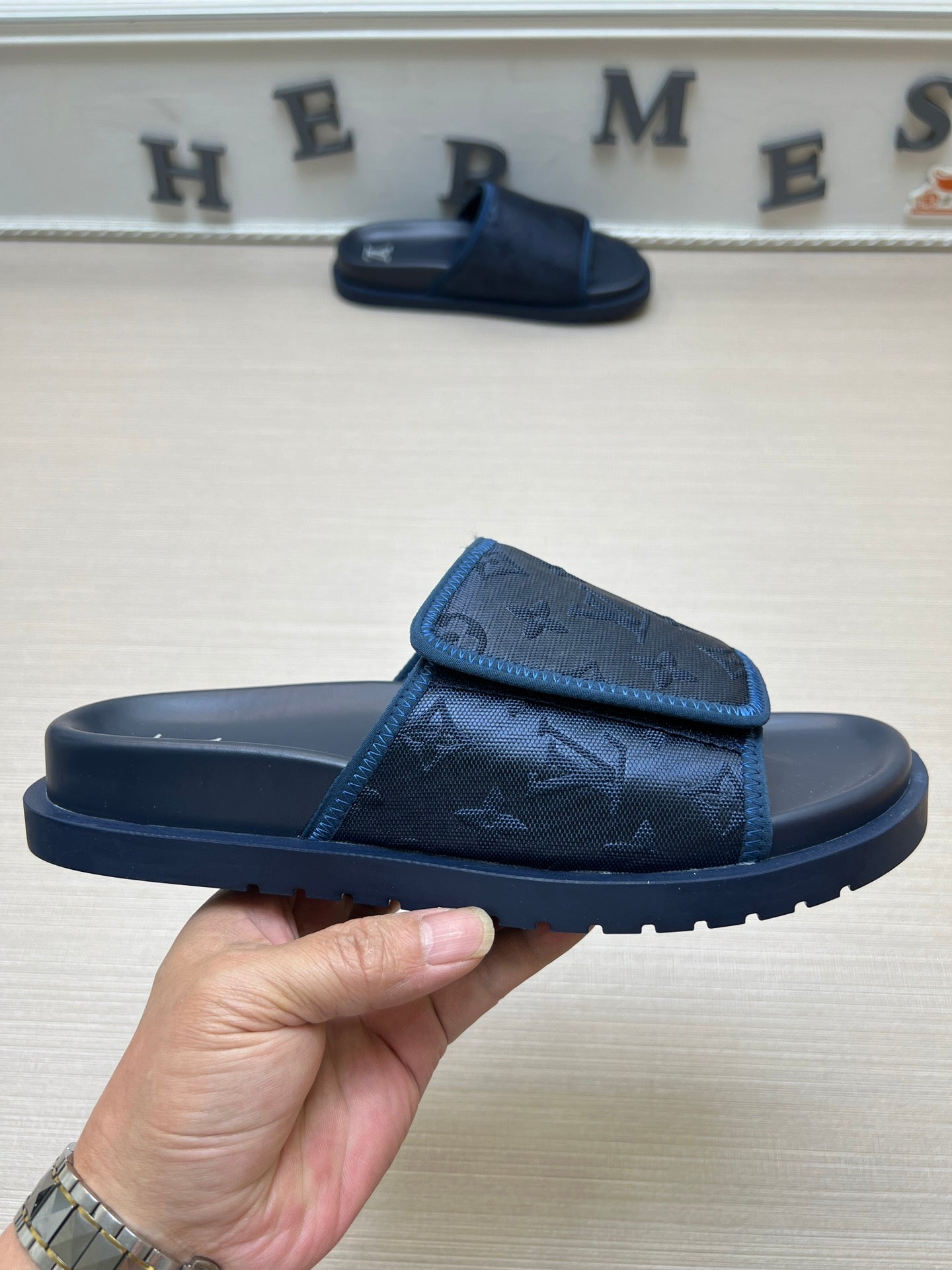 54E14ZDE Stylish slippers