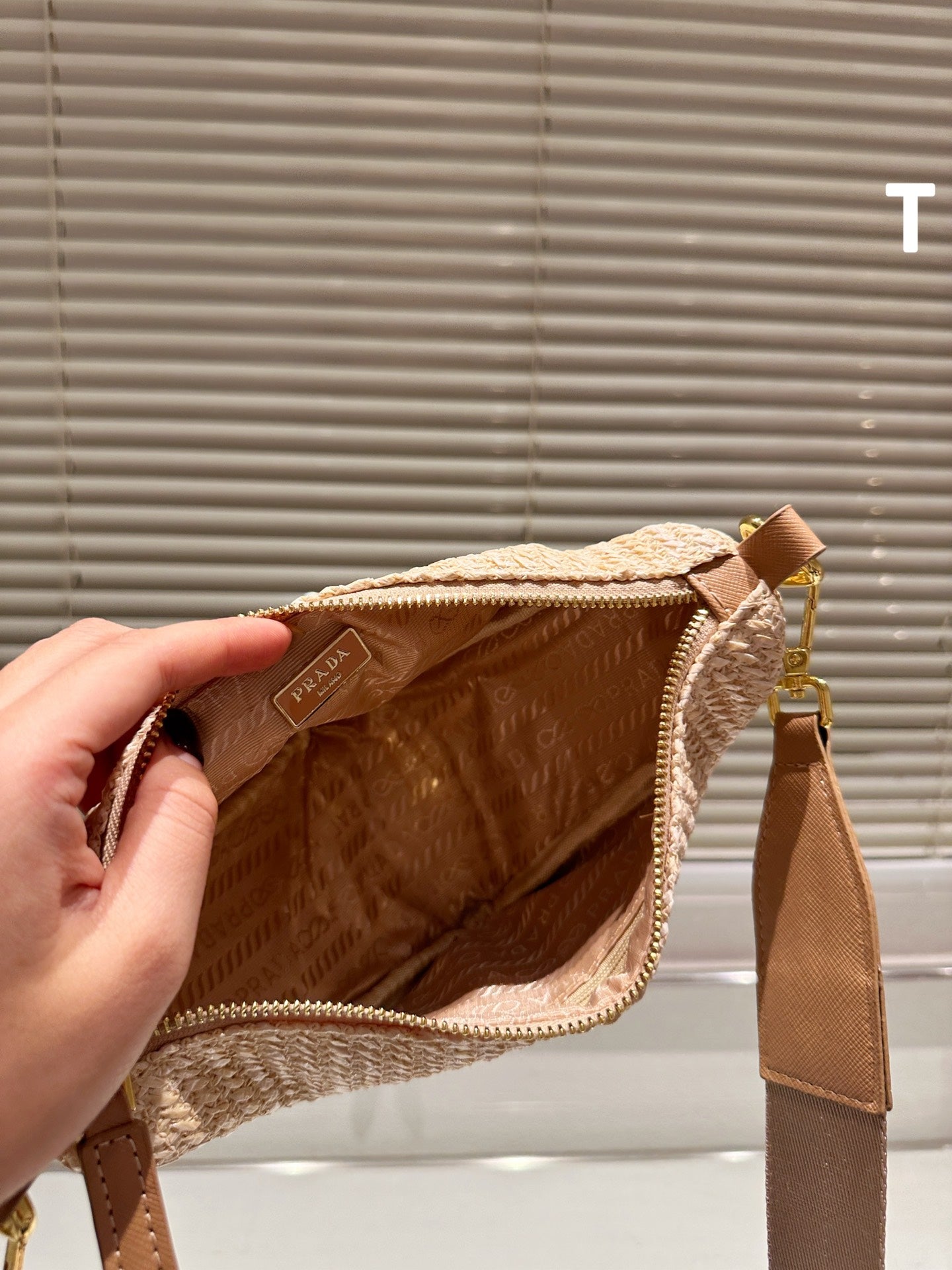 1XPD447BDE Stylish Woven Handbag