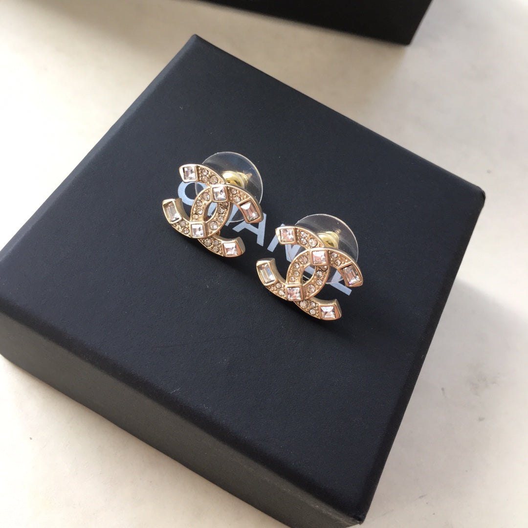 14C52EDE Stylish Earrings