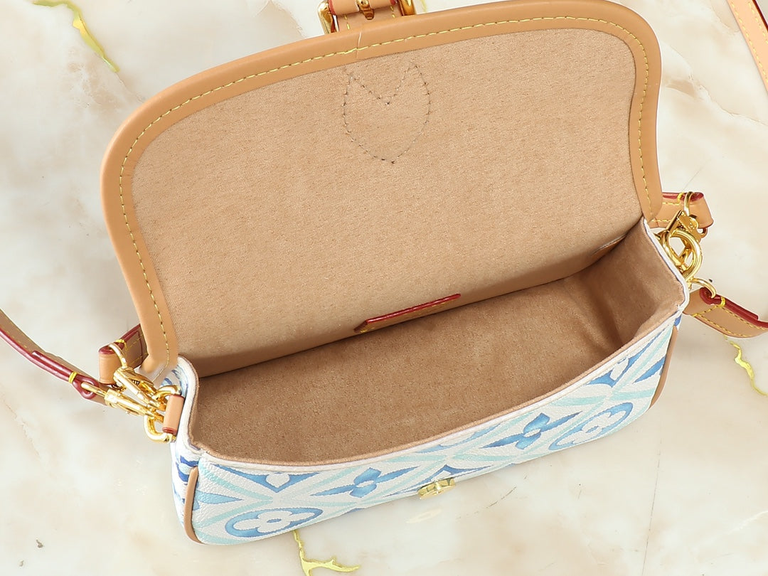 15XE2BDE Stylish leather bag)