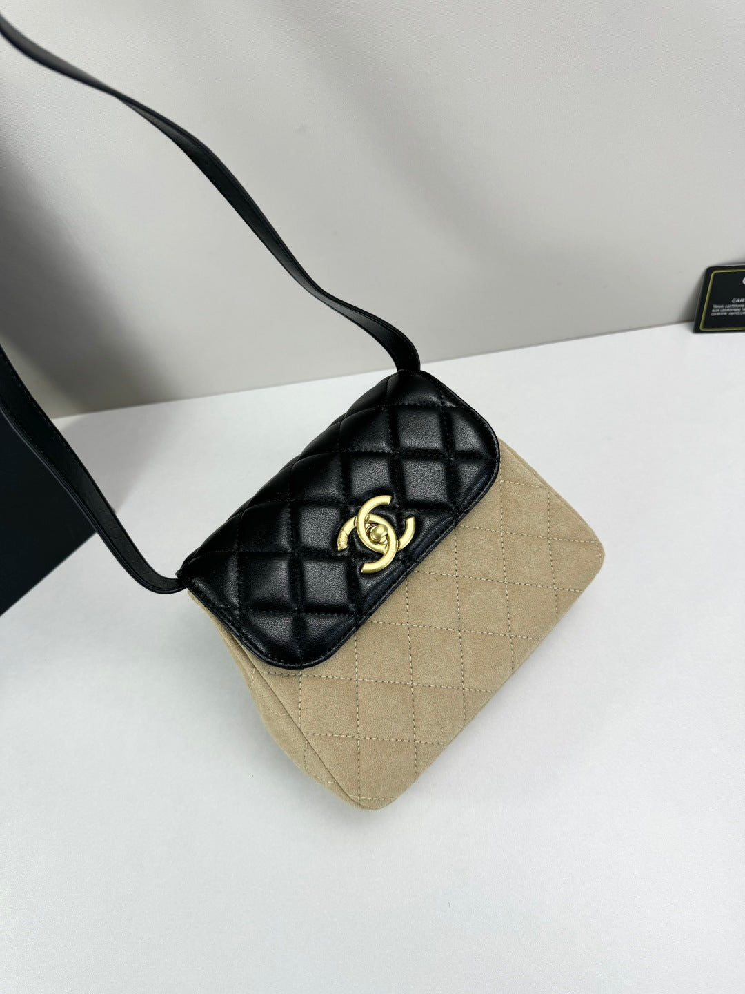 15RC62BDE Stylish leather bag