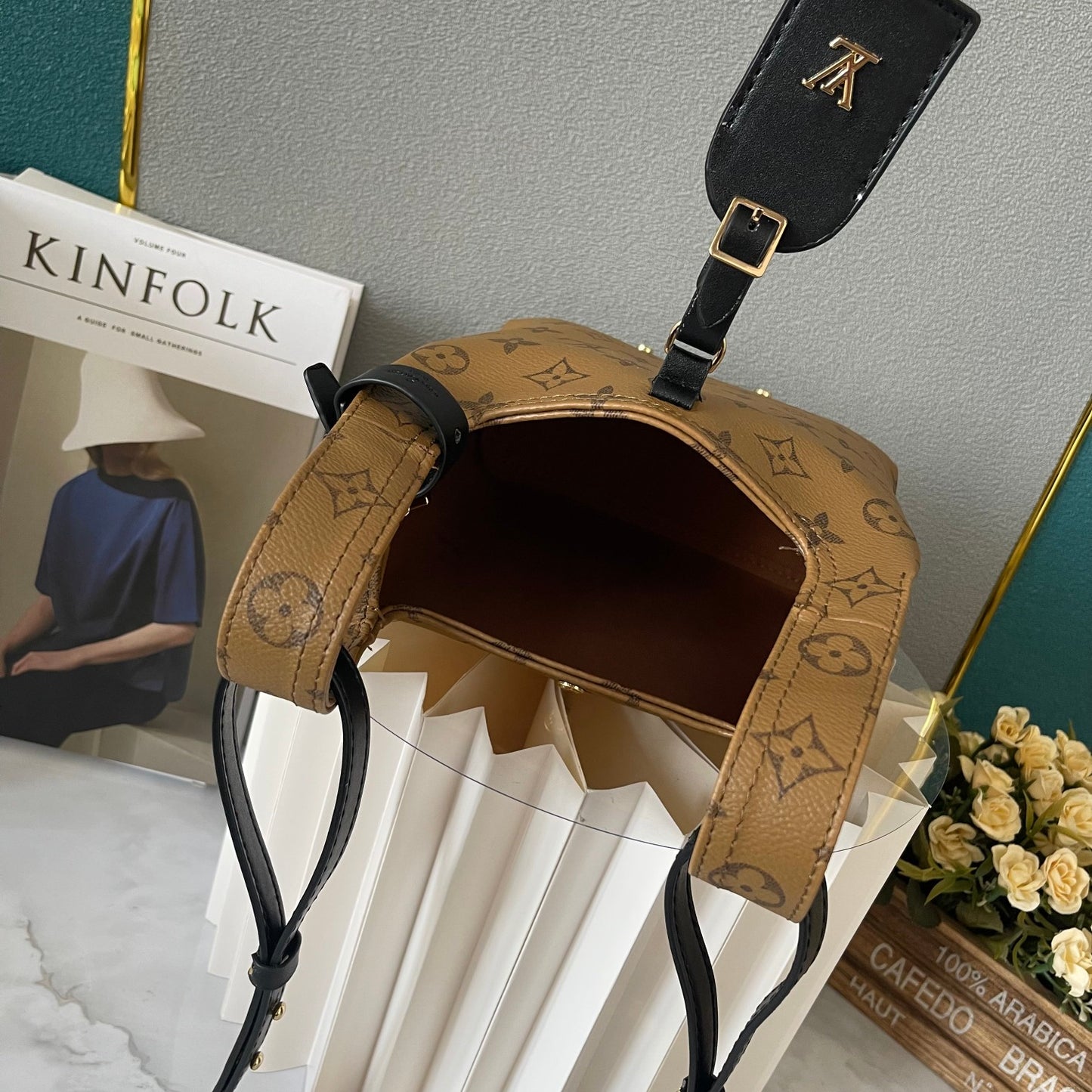 2WE21BDE Stylish leather bag