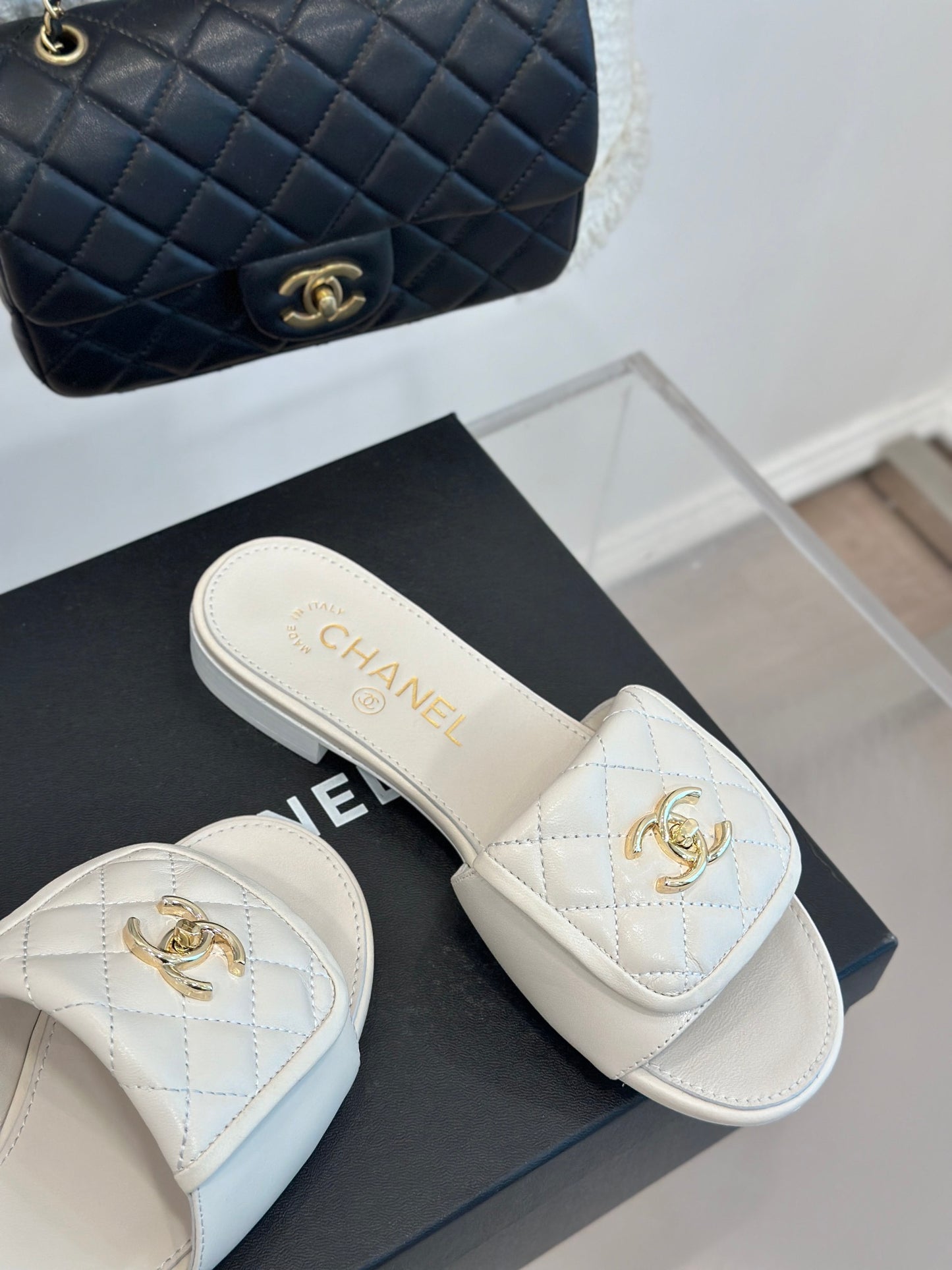 1WC254ZDE Stylish Slippers