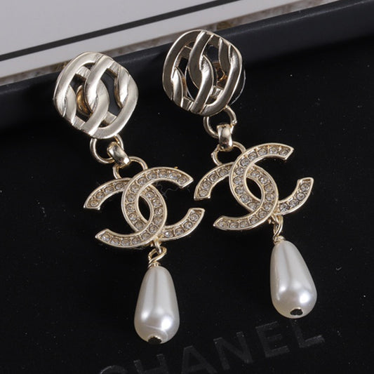 14C483EDE Stylish Earrings