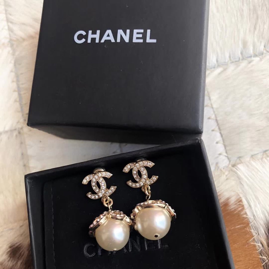 1NC42EDE Stylish Earrings