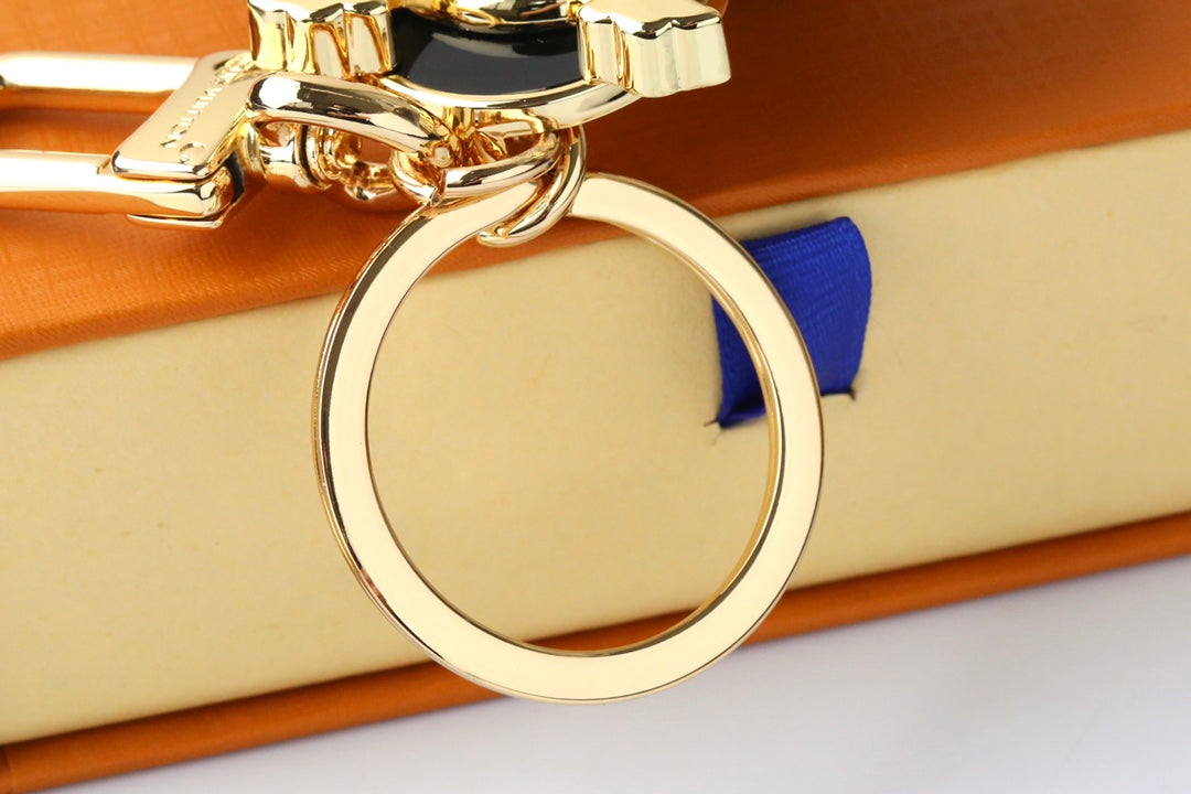 14E66ADE Stylish key closure