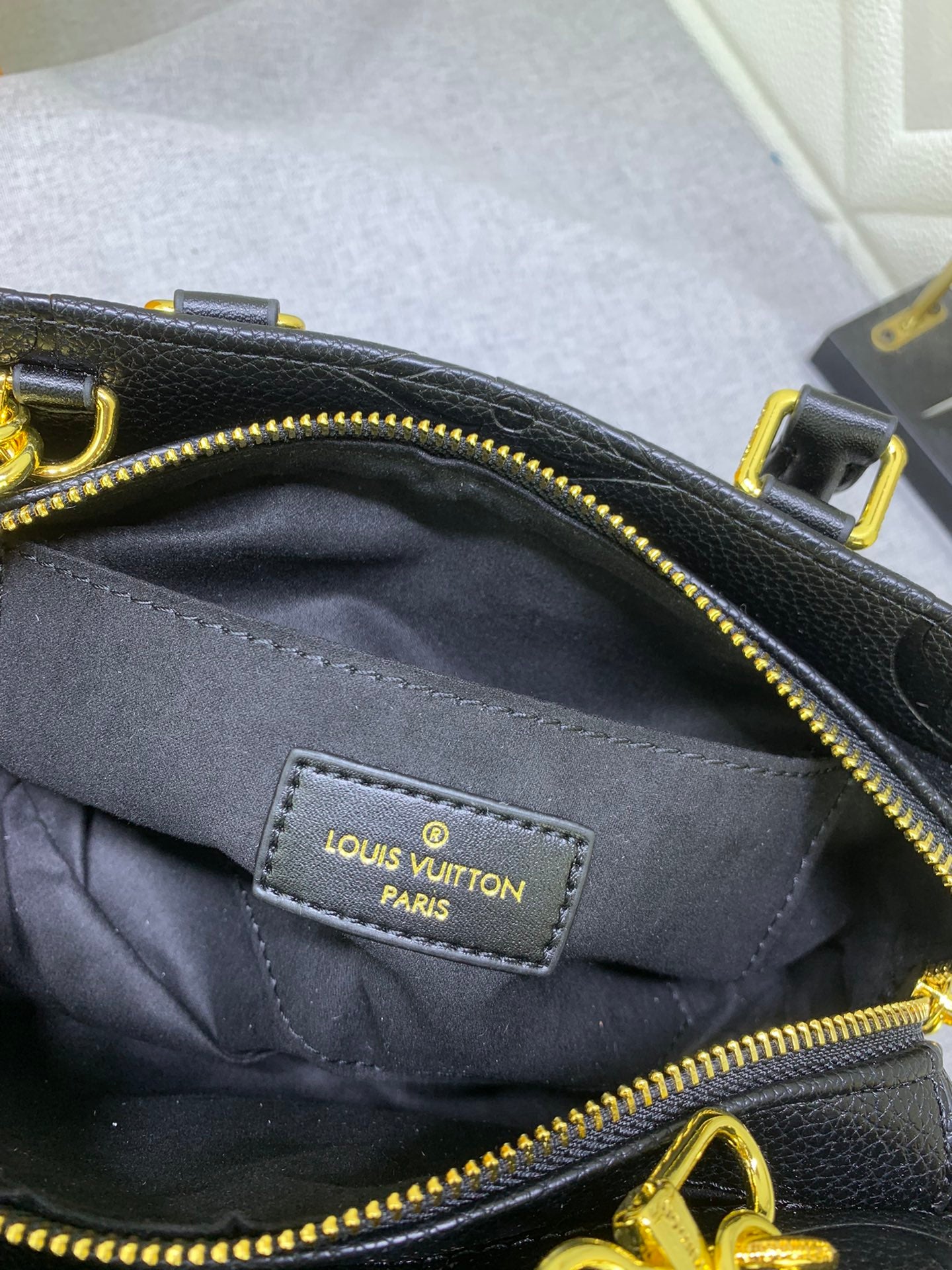 2XE320BDE Stylish leather bag 