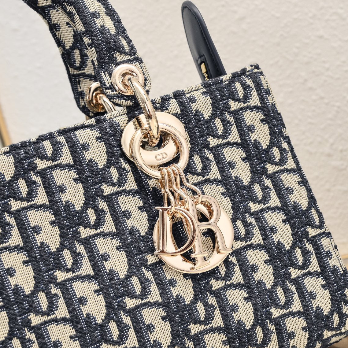 1XD439BDE Stylish embroidery bag