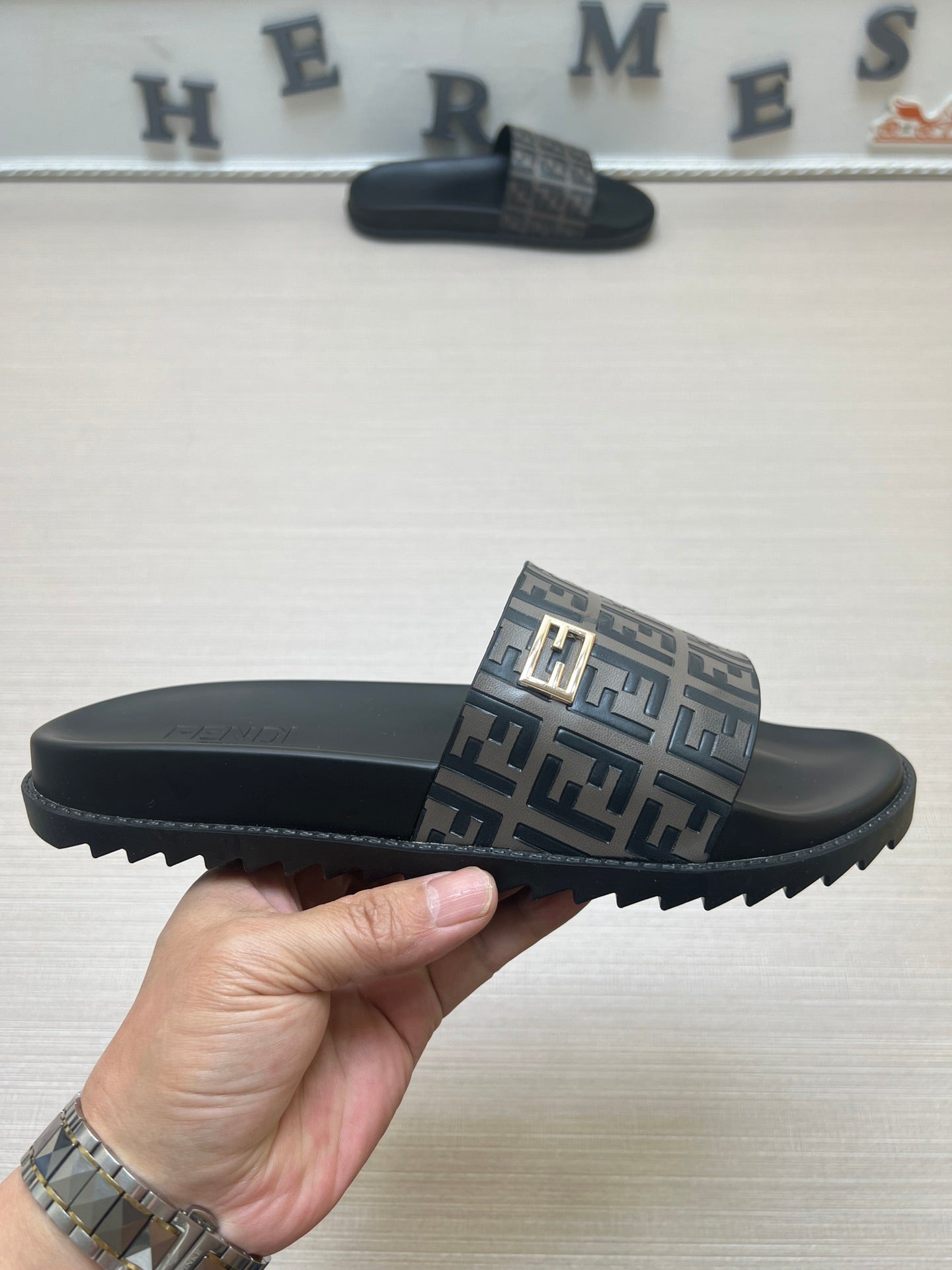 54F121ZDE Stylish slippers