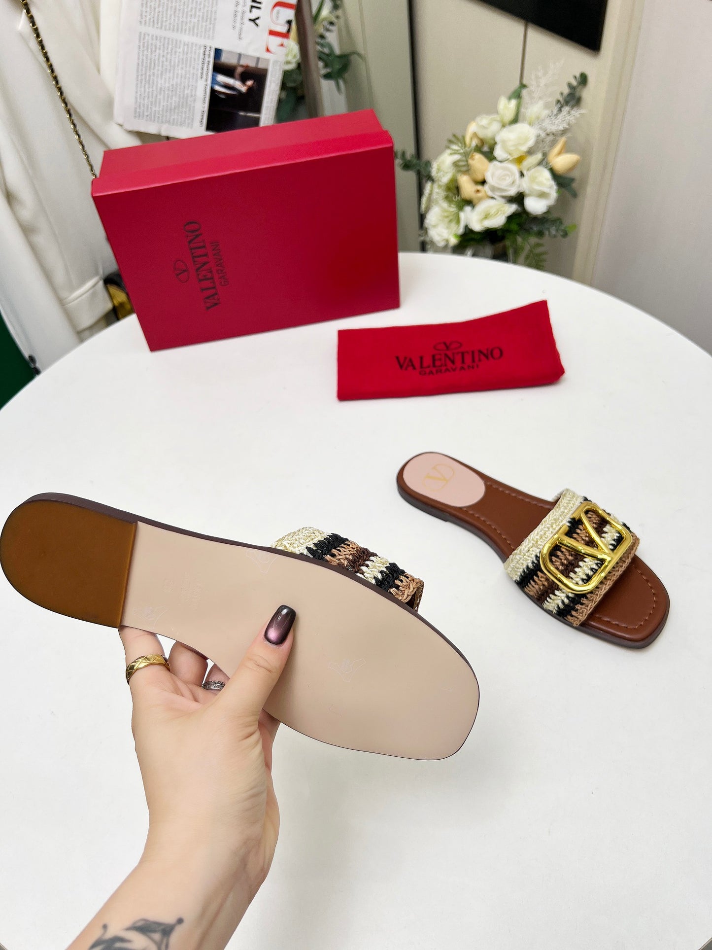 255QVL31ZDE Stylish leather Slippers