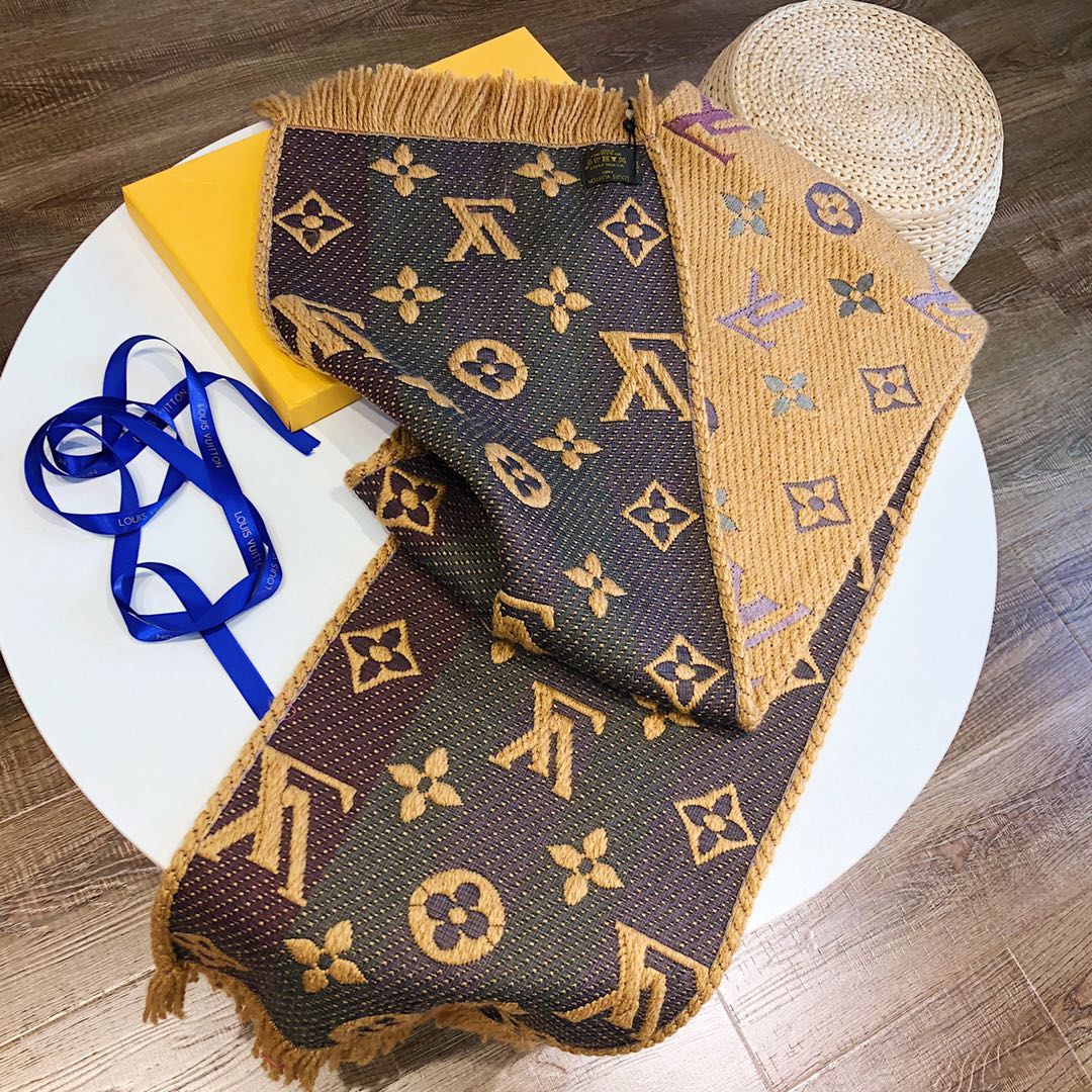 175RE10WDE Stylish Winter Scarves