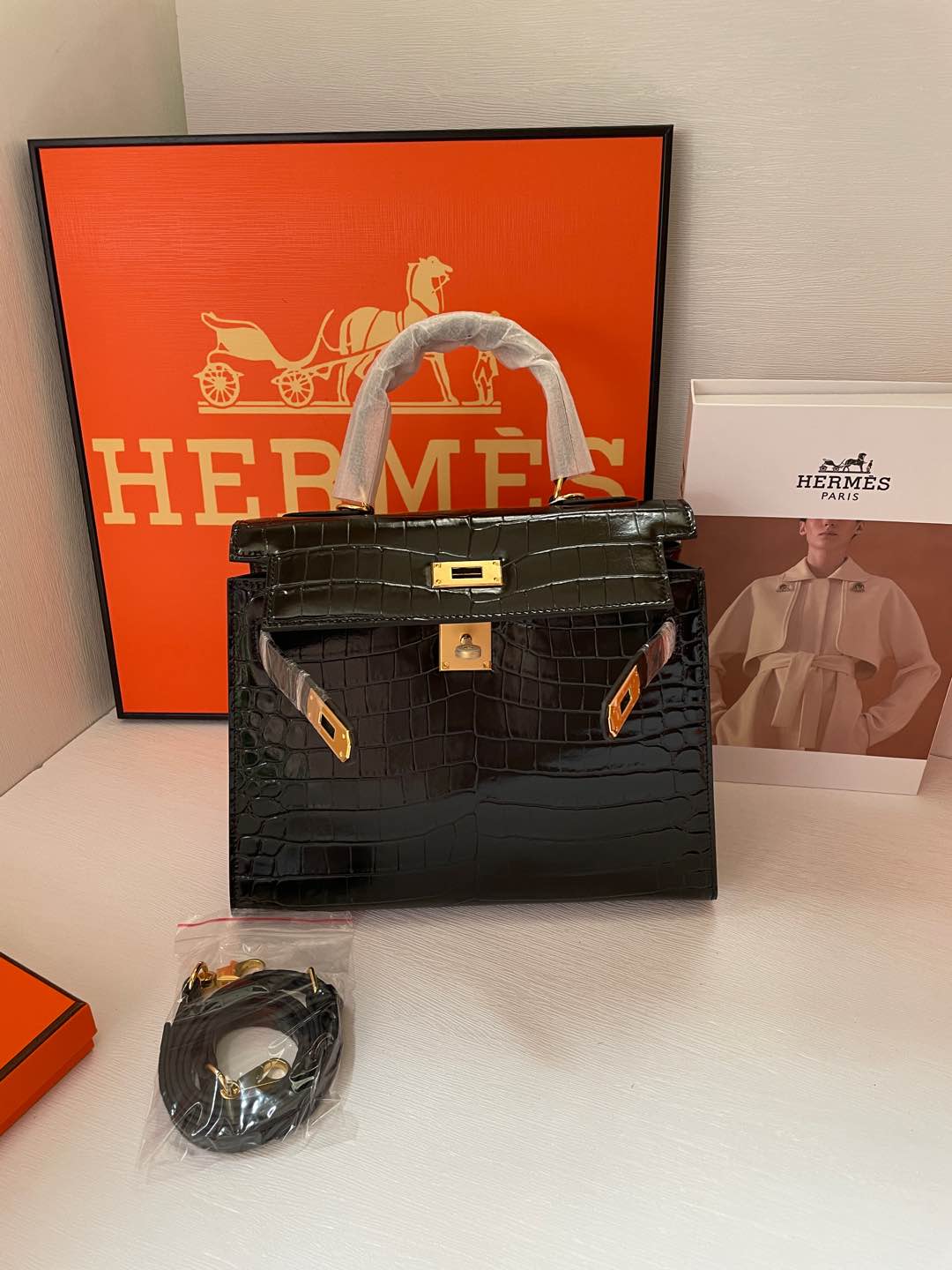 2WH28BDE Stylish leather bag